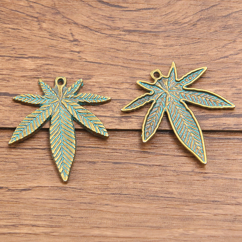 No. 10 leaves 33x39mm 4.3g