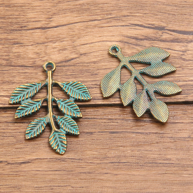 No. 11 leaves 28x34mm 3g