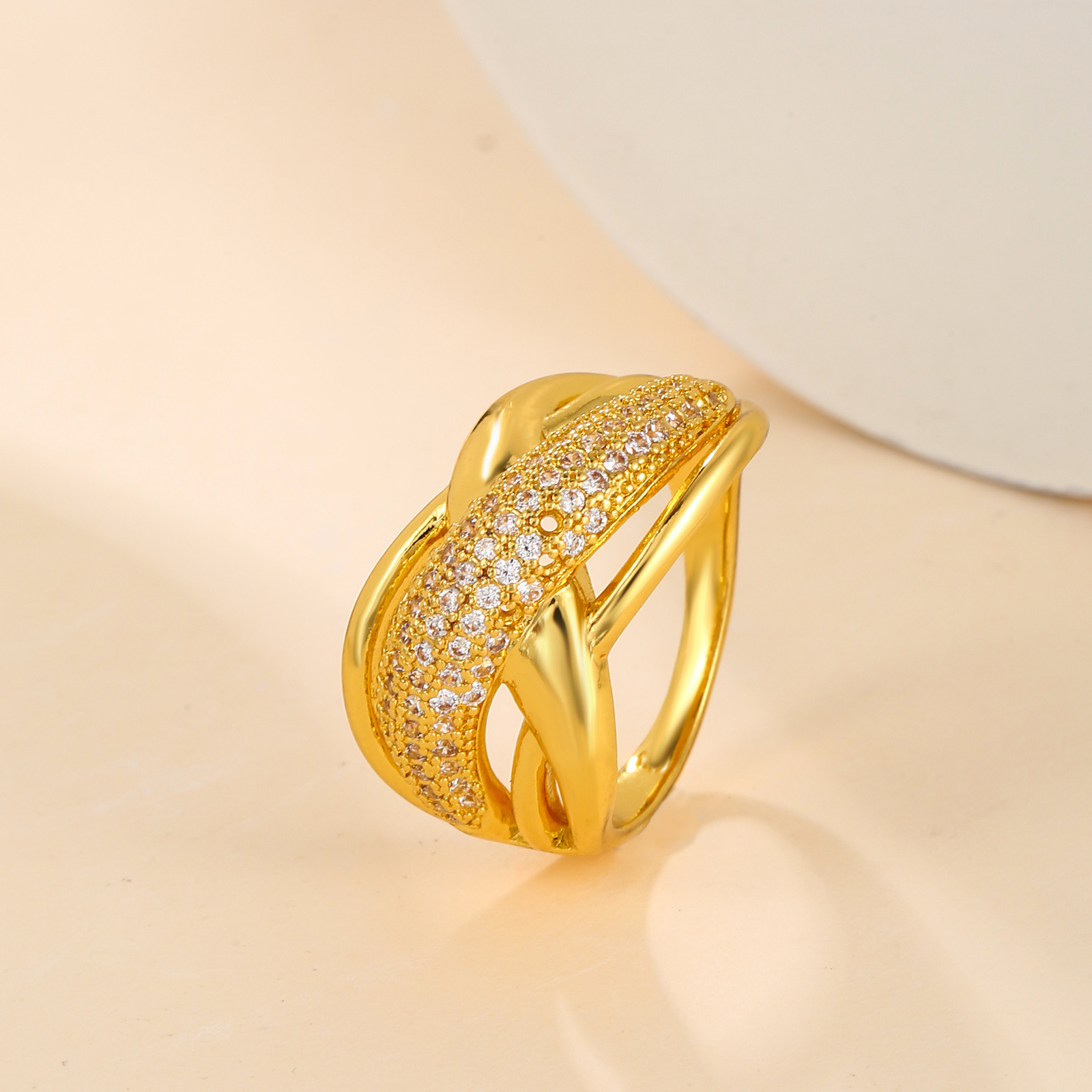 Copper-hollow granny knot ring