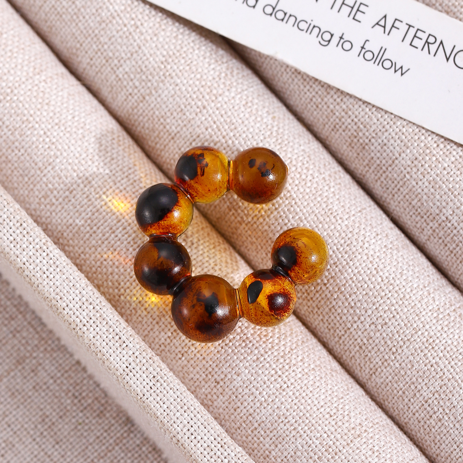 15 resin polka dot 4913 (single ear clip)