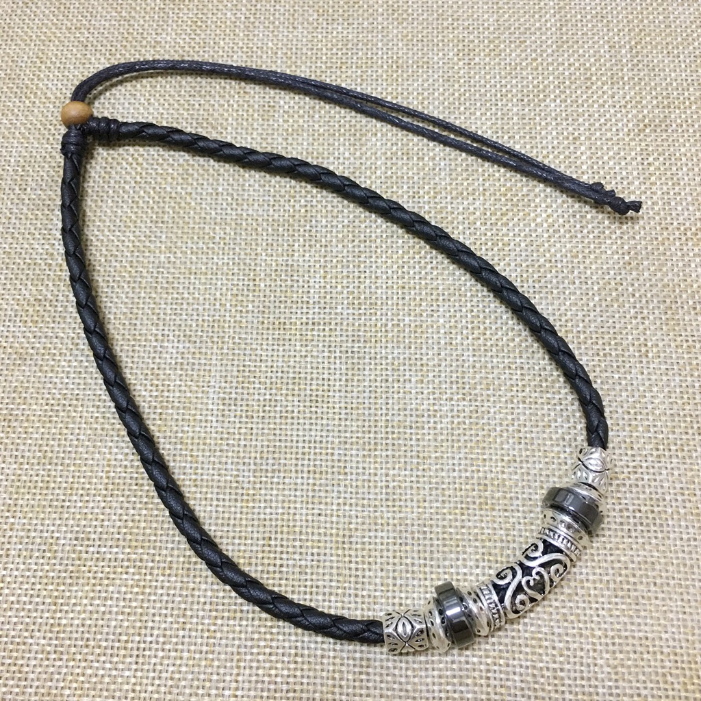 Elbow necklace