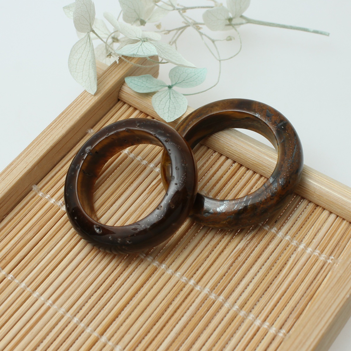 Tiger eye stone (one)