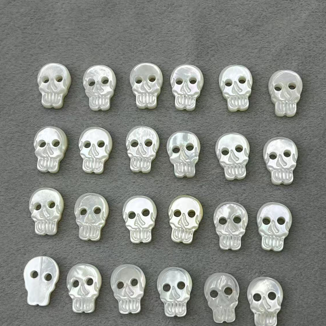 Белая раковина для губ