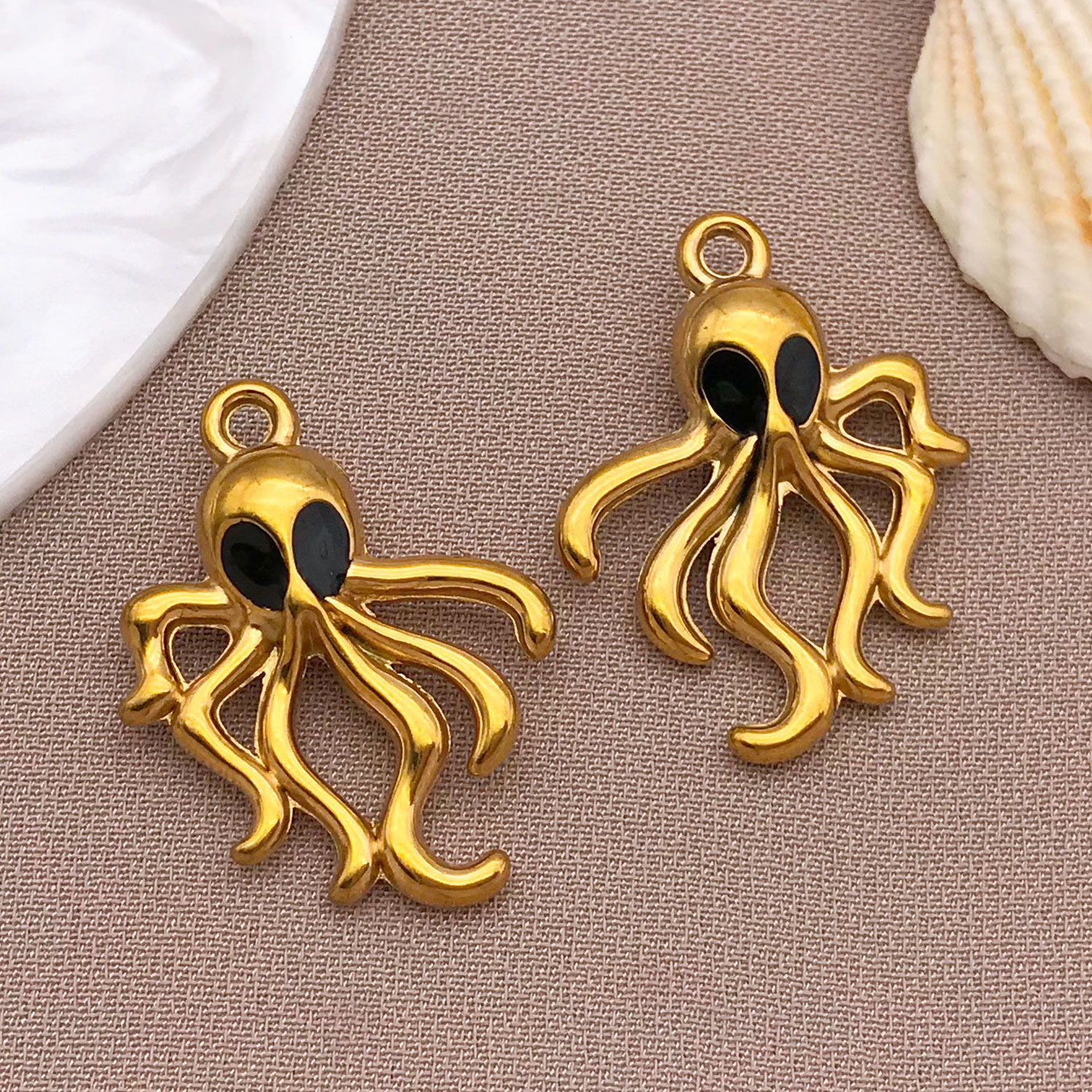 T1563-stainless steel black octopus 18x24x5mm aperture 1.8mm-2.5g