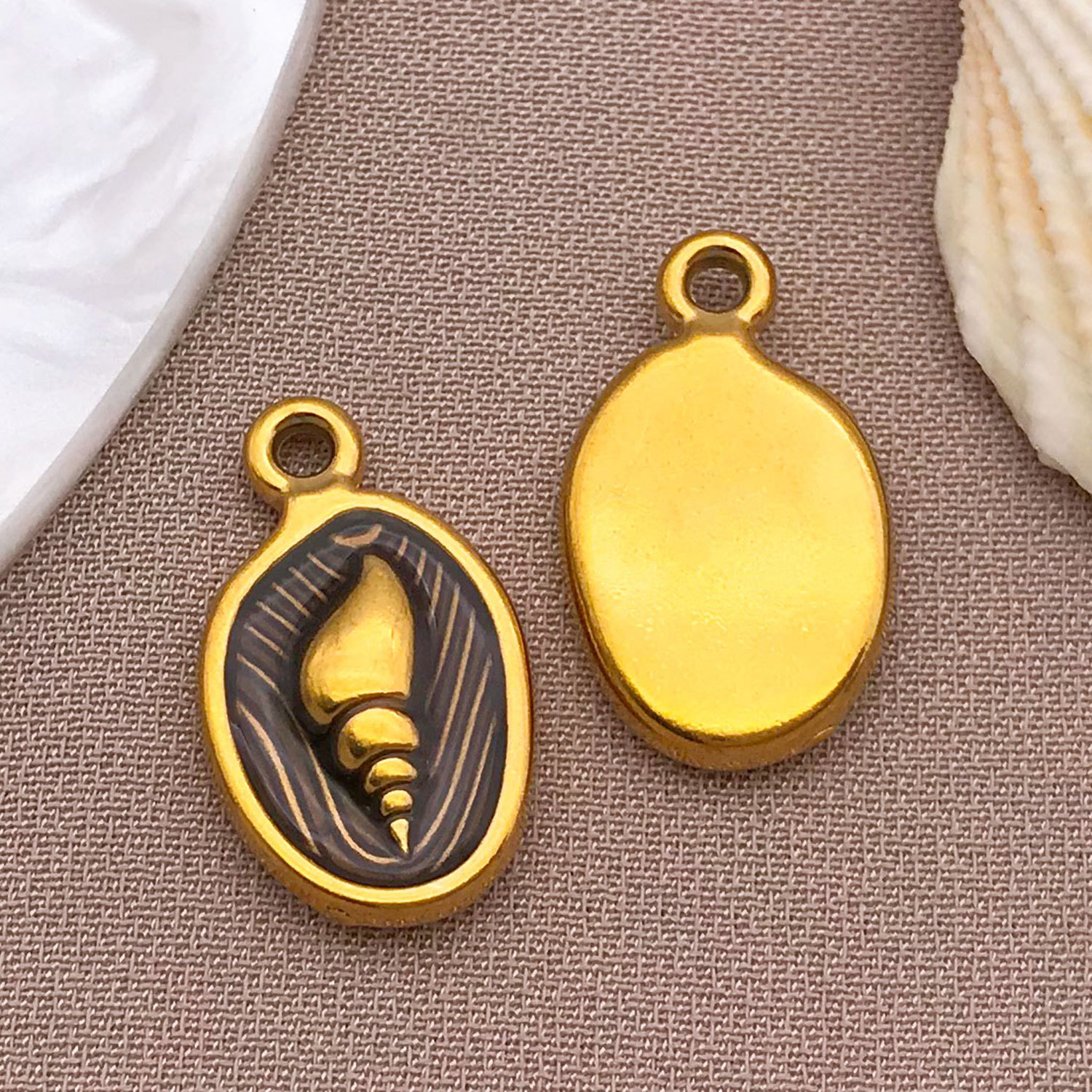 T1700-stainless steel brown conch pendant 17x10x3mm hole 1.5mm-1.7g