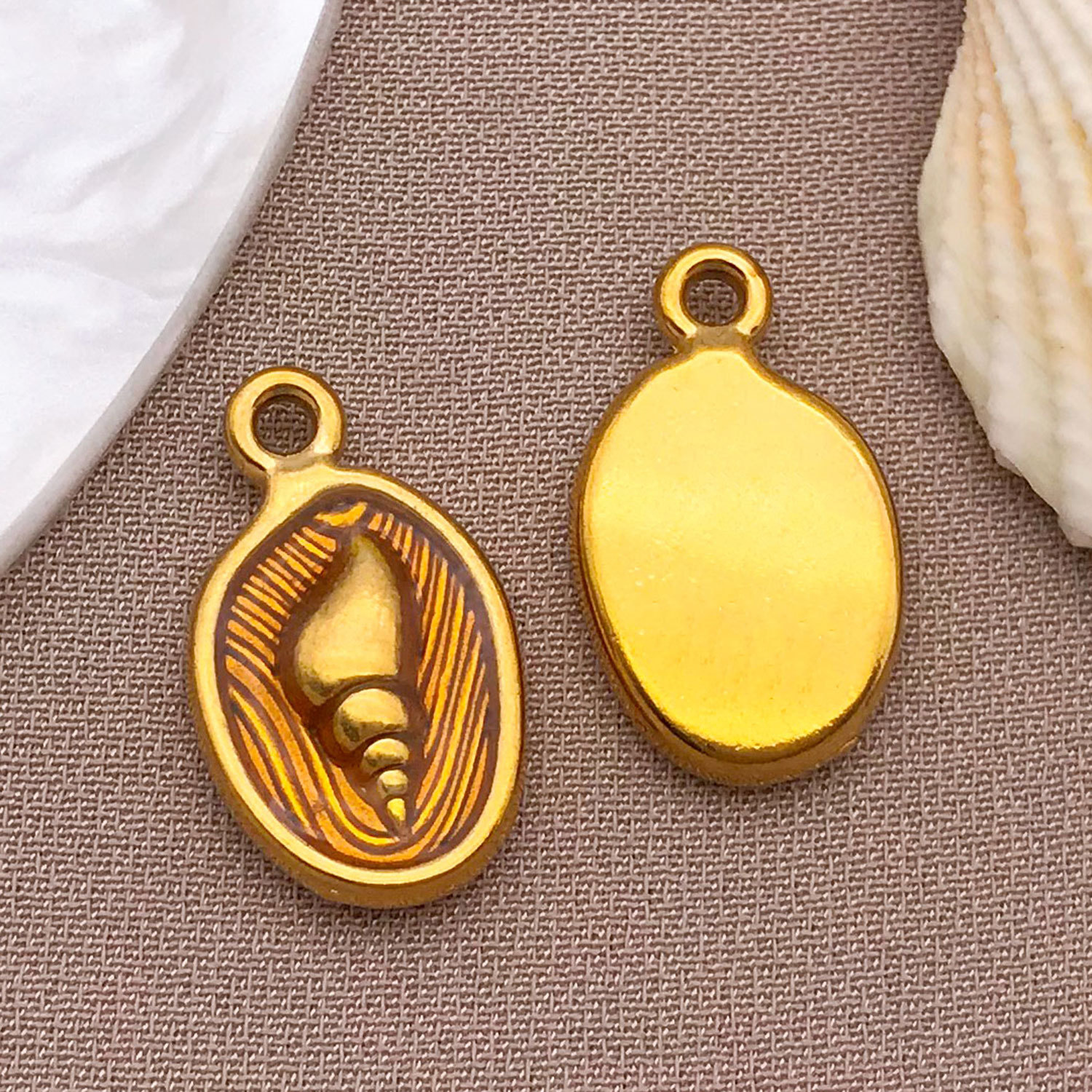 T1701-stainless steel yellow conch pendant 17x10x3mm hole 1.5mm-1.7g