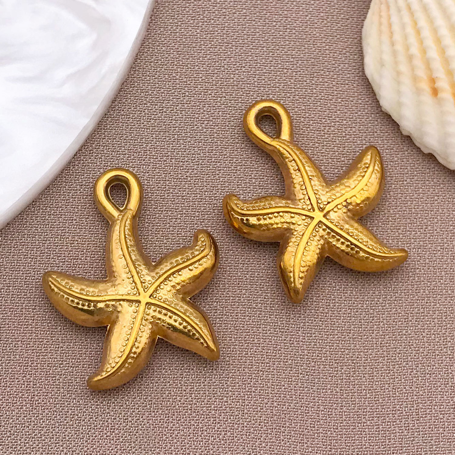 T3045-stainless steel vacuum electroplated golden ocean starfish-17x21x4mm hole 1.6mm-2.94g