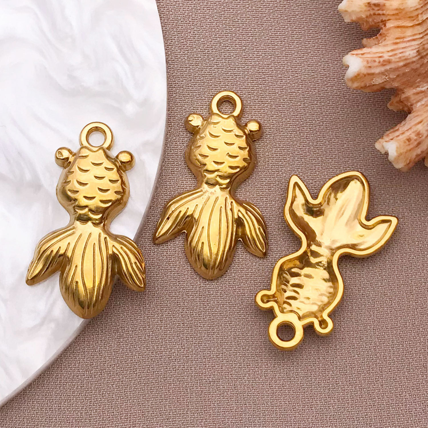 T2242-gold stainless steel goldfish-25x15x3mm aperture 1.9mm-2g