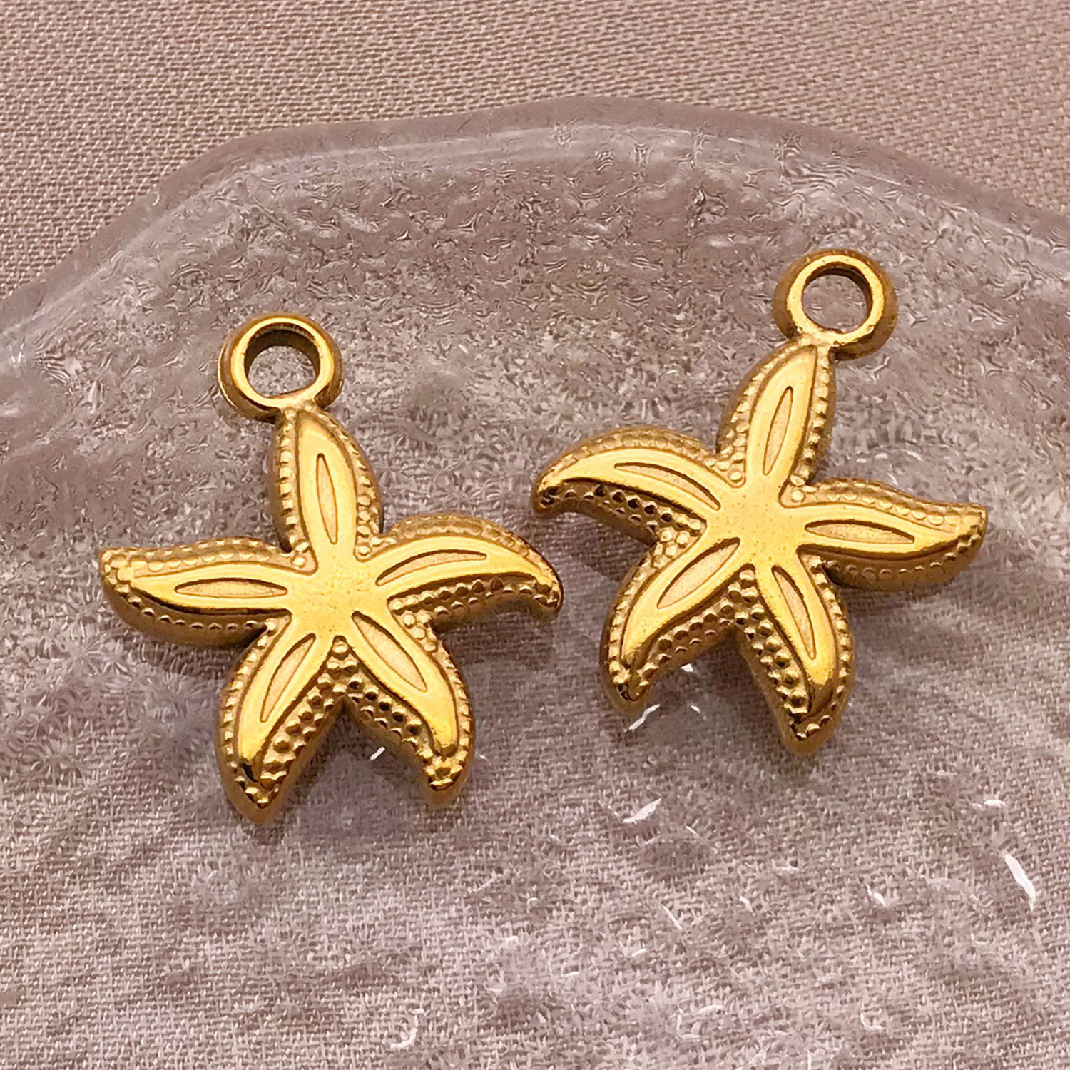 T2509-stainless steel solid starfish-18x20x4mm aperture 2.5mm-3g