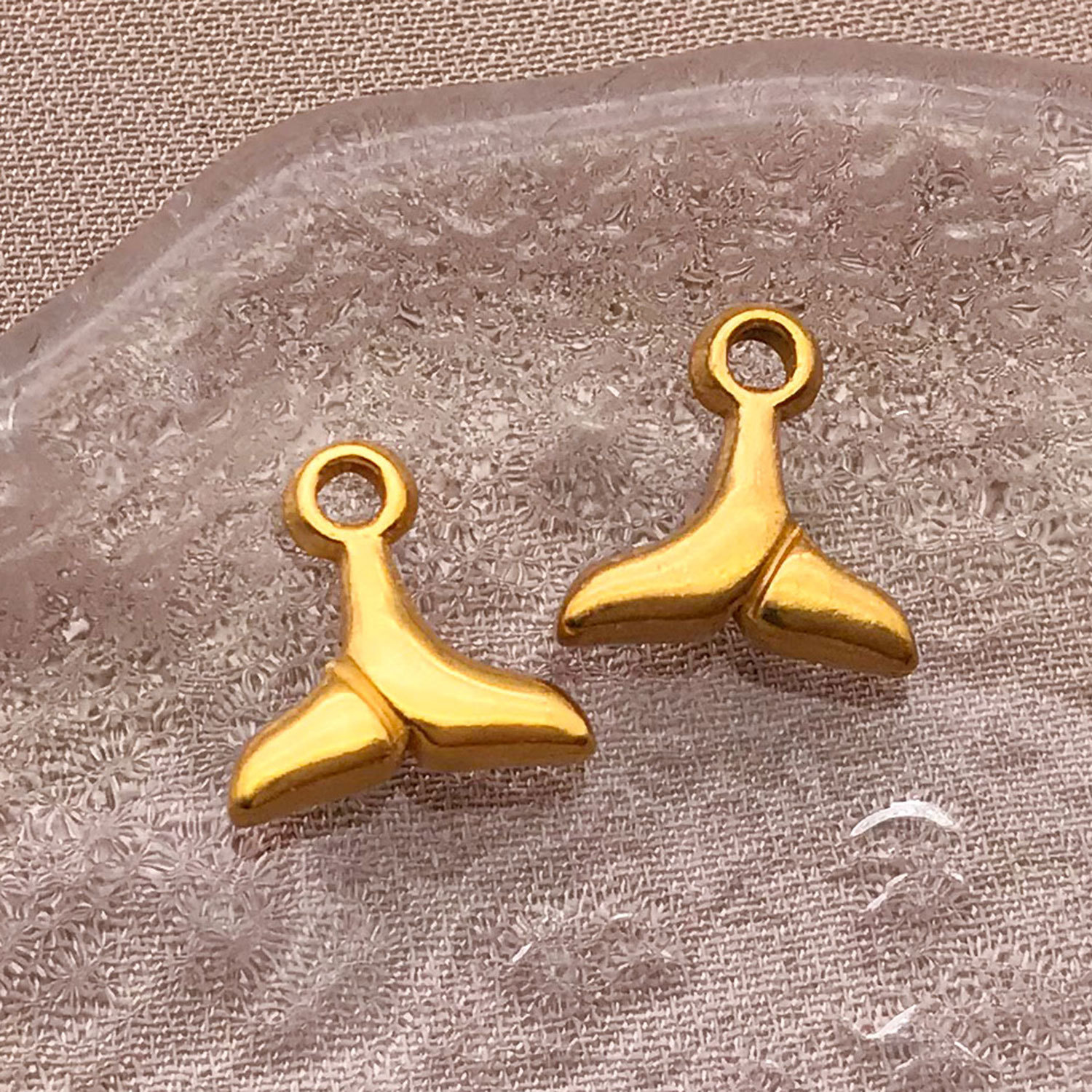 T2514-stainless steel solid little mermaid whale tail-10x10x3mm aperture 1.8mm-0.67g