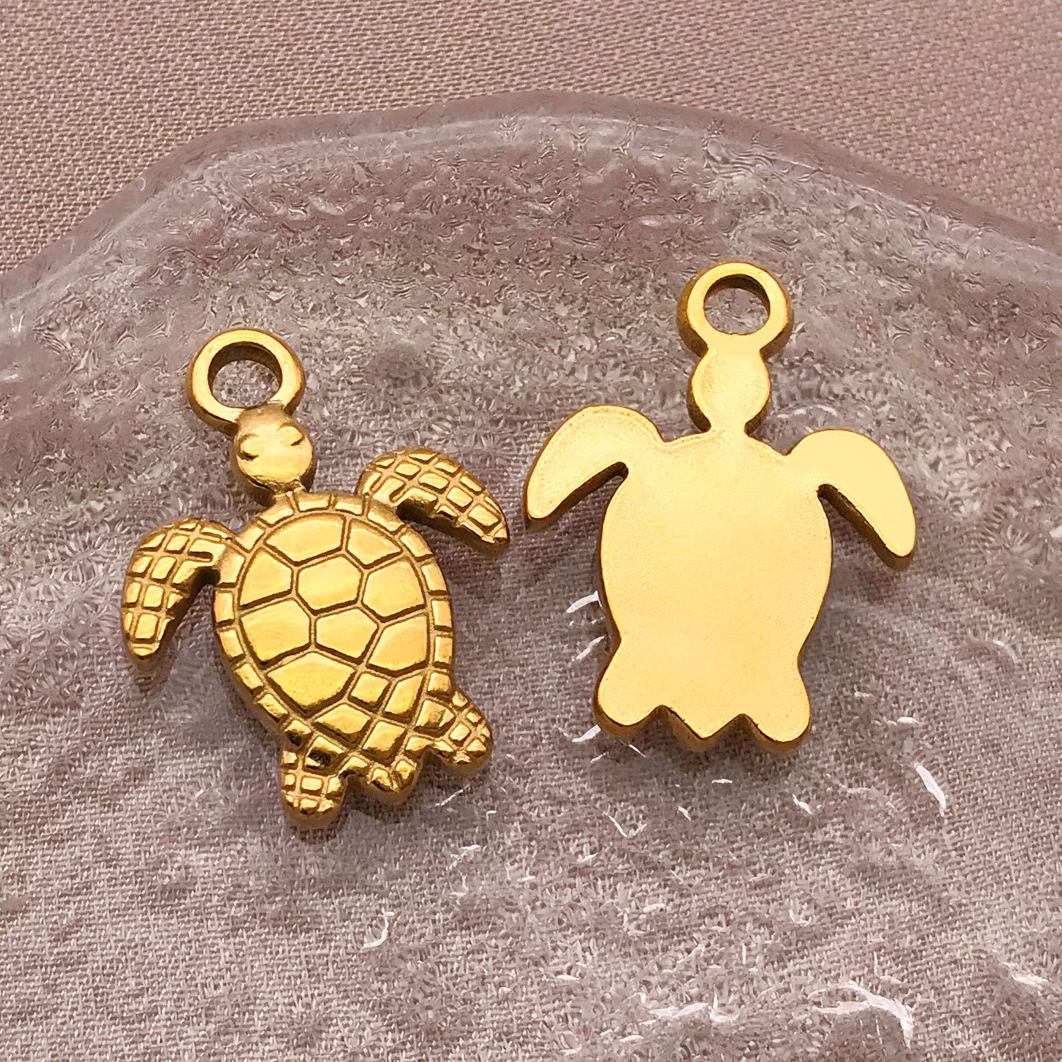 T2515-stainless steel single-sided small turtle-17x22x3mm aperture 3mm-3.03g
