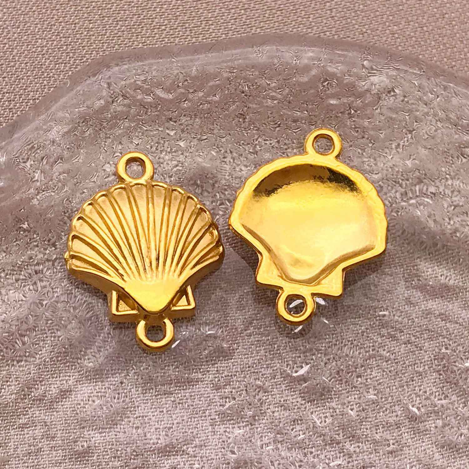 T2516-stainless steel double hanging shell-13x17x2mm aperture 1.4mm-1g