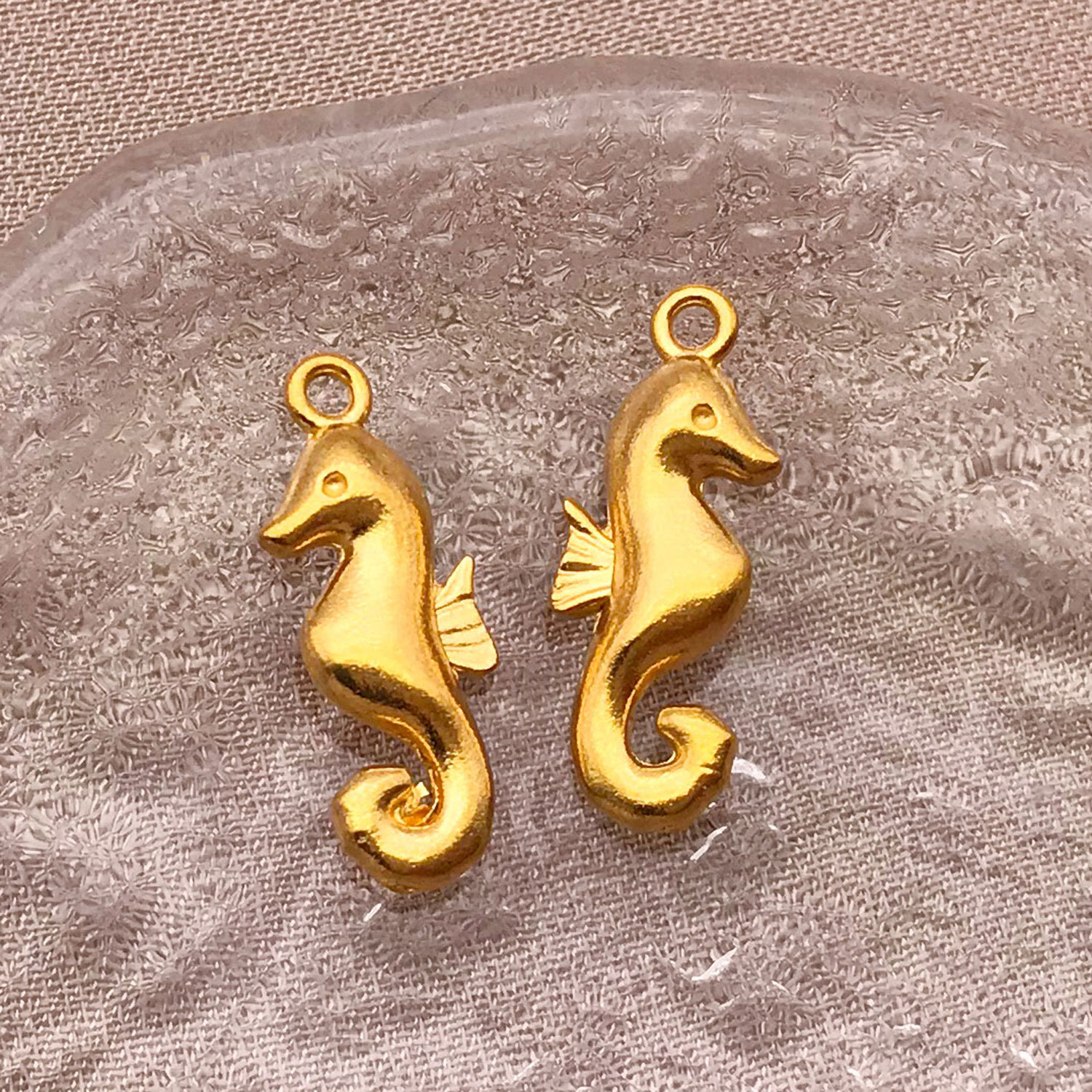 T2518-stainless steel solid small seahorse-6x17x3mm aperture 1.1mm-0.76g