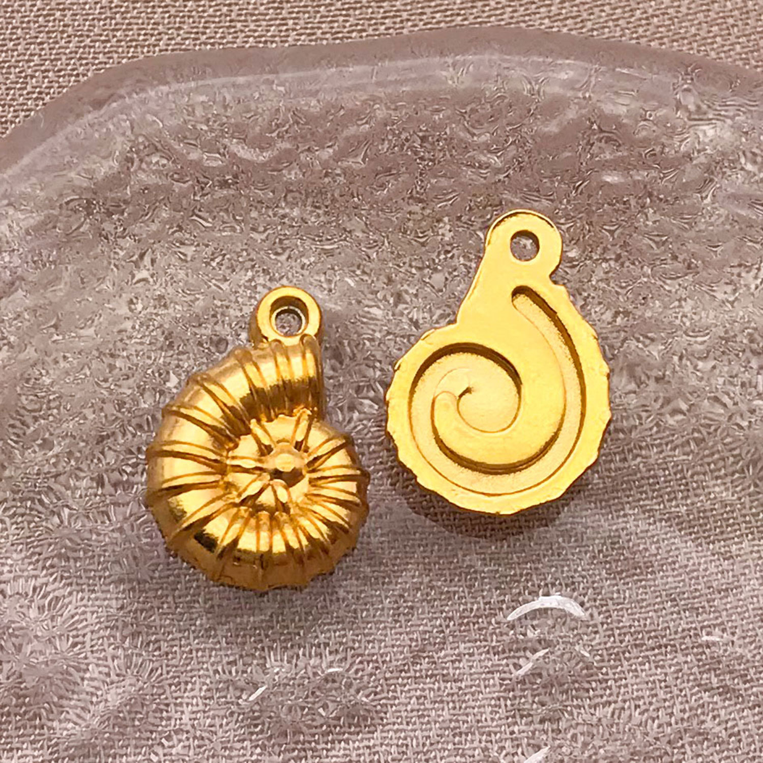 T2520-stainless steel single-sided small conch-9x12x2mm aperture 1mm-0.53g