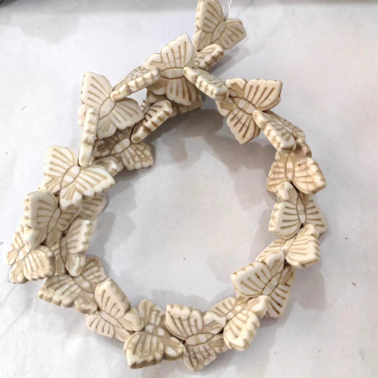 20x27mm moths/26 pieces per Treaty