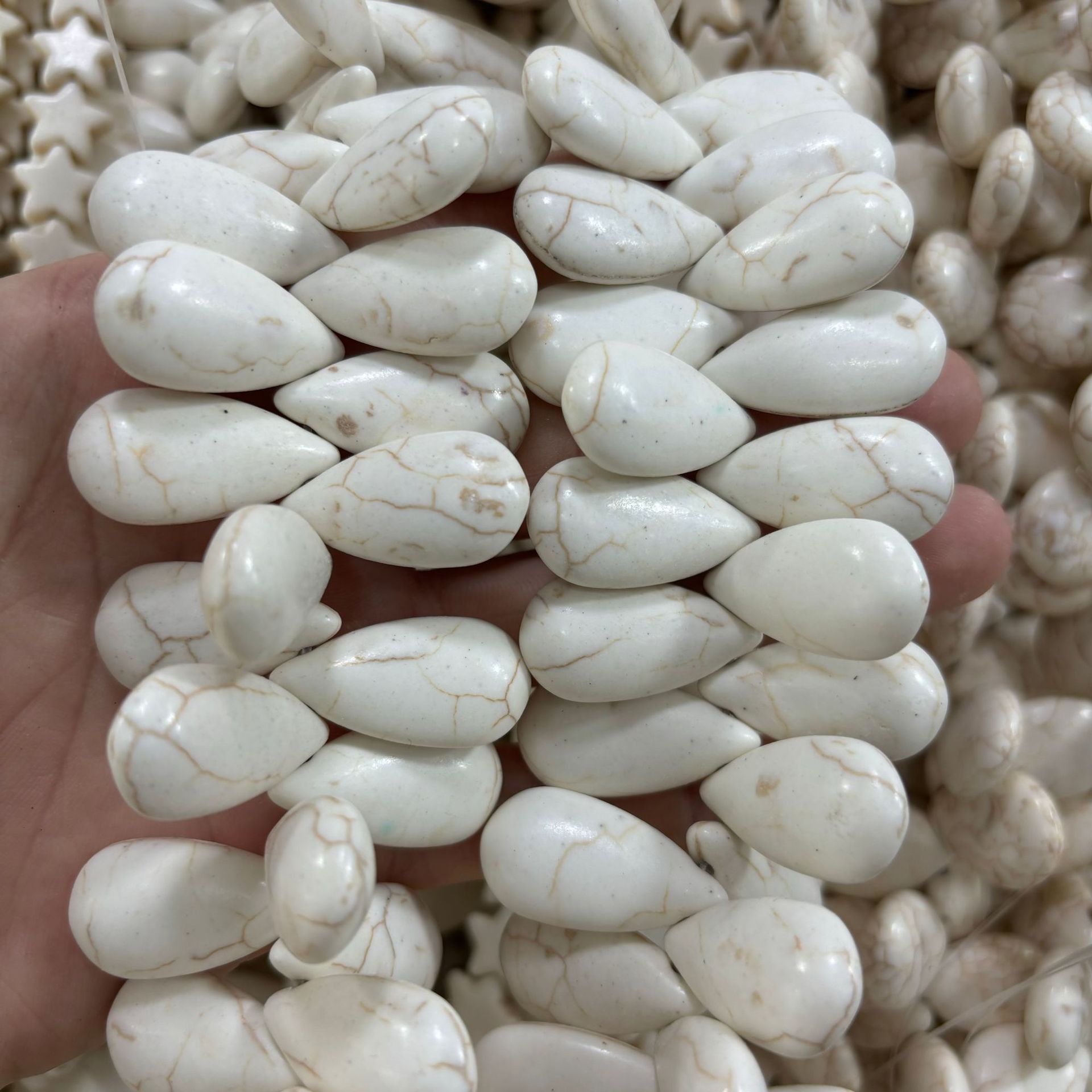 15x29mm white pine horizontal hole flat water droplets (about 58 pieces)