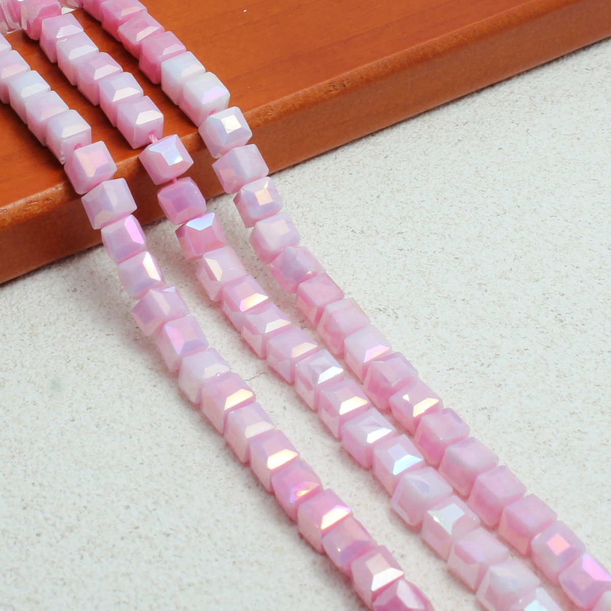 светло-розовый