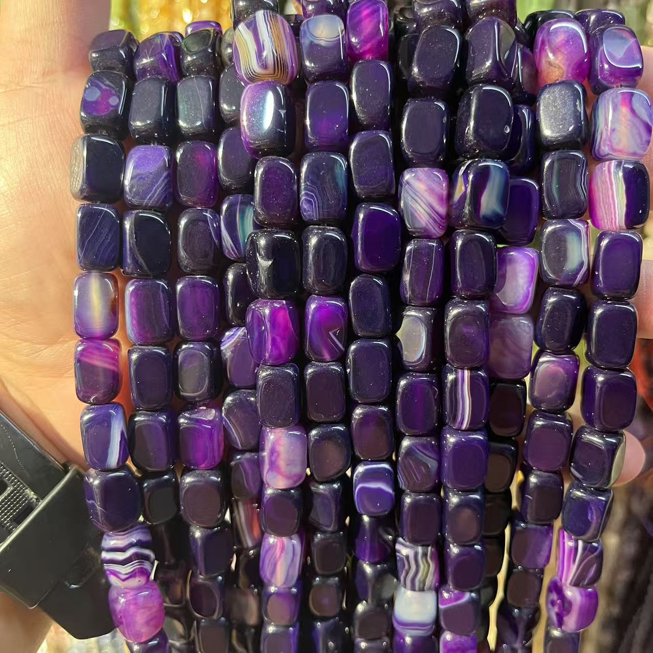 фиолетовый