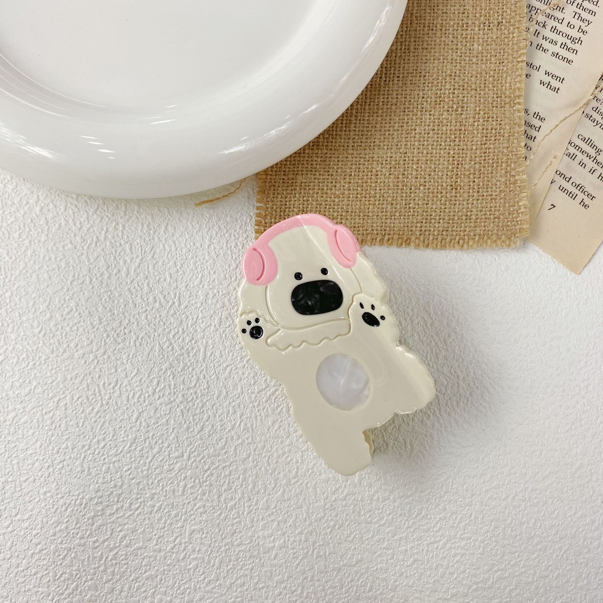 Beige headphone dog (8.5*5*4.5cm)