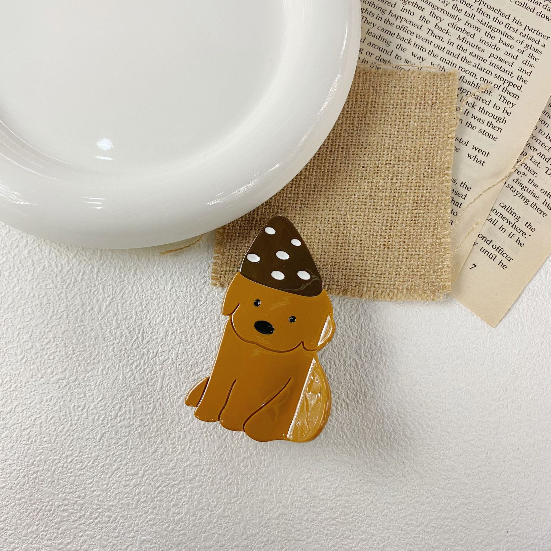 Brown hat dog (8.5*5*3.5cm)