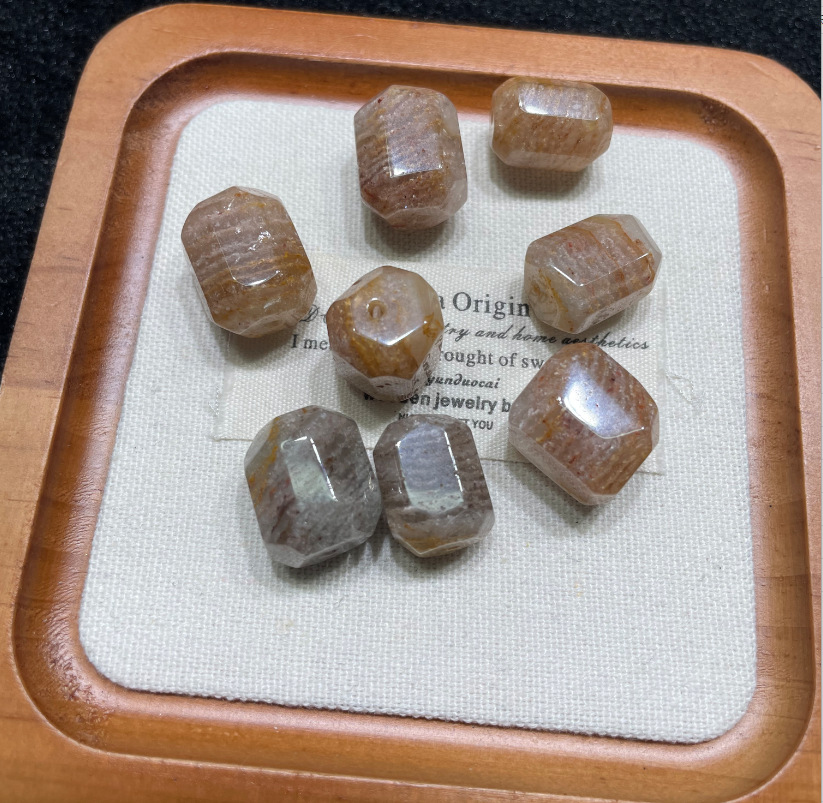 Natural thousand-layer ghost conforms to shape