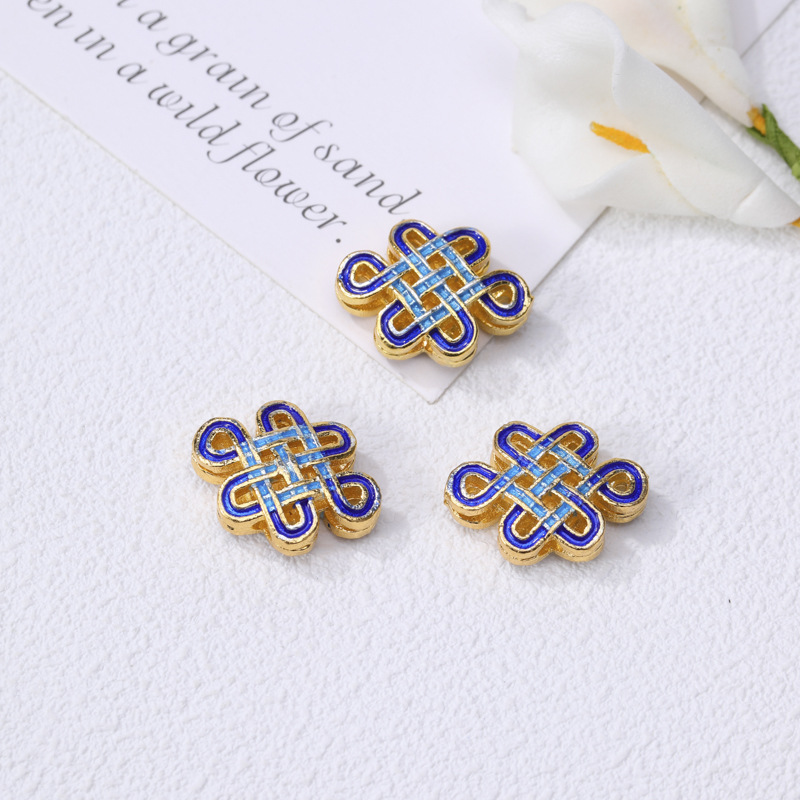 Chinese knot 17x12x5mm