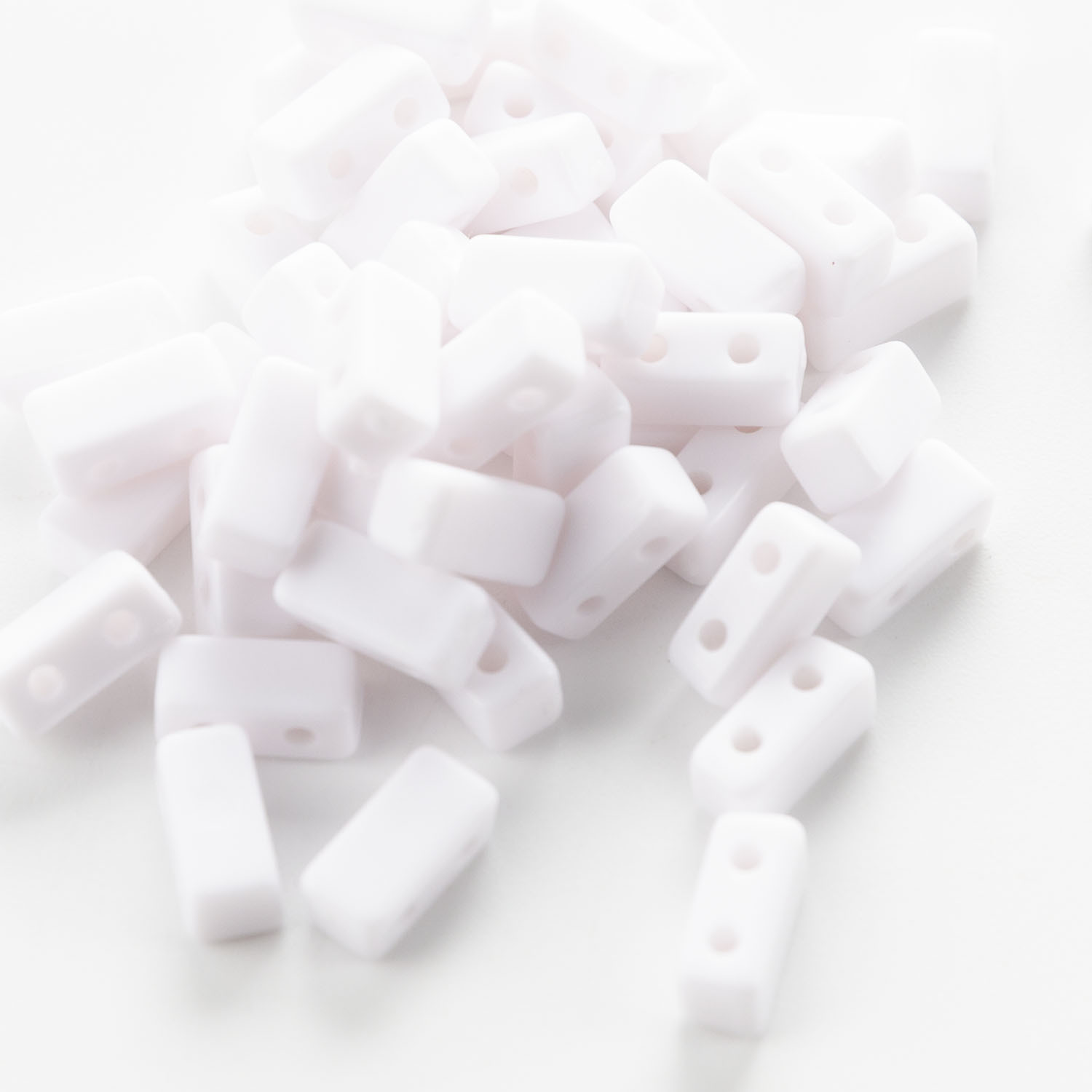 4*9mm small double hole white (about 3600 pieces/catties)