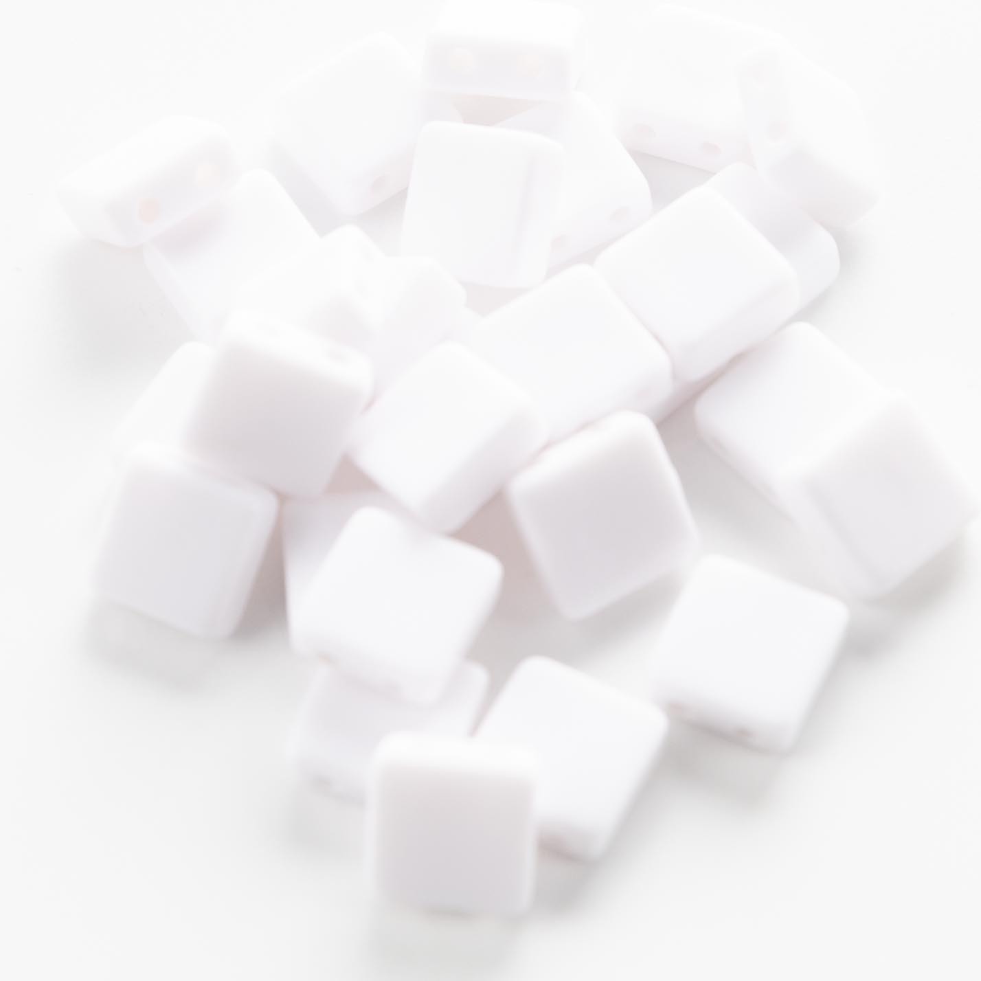 9*9mm large double hole white (about 1750 pieces/catties)