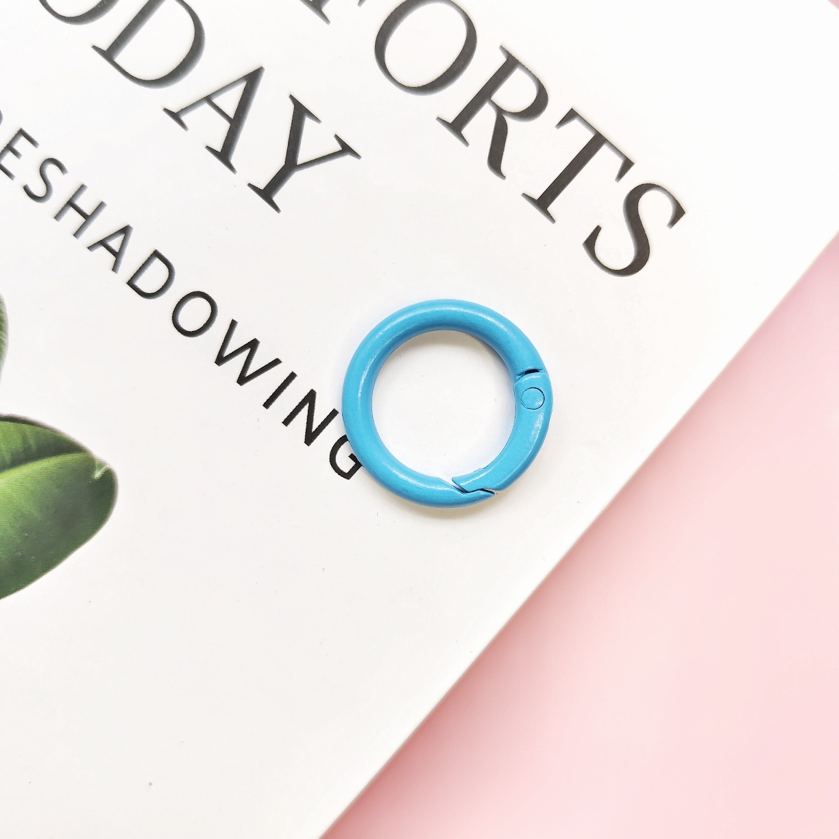 небесно-голубой