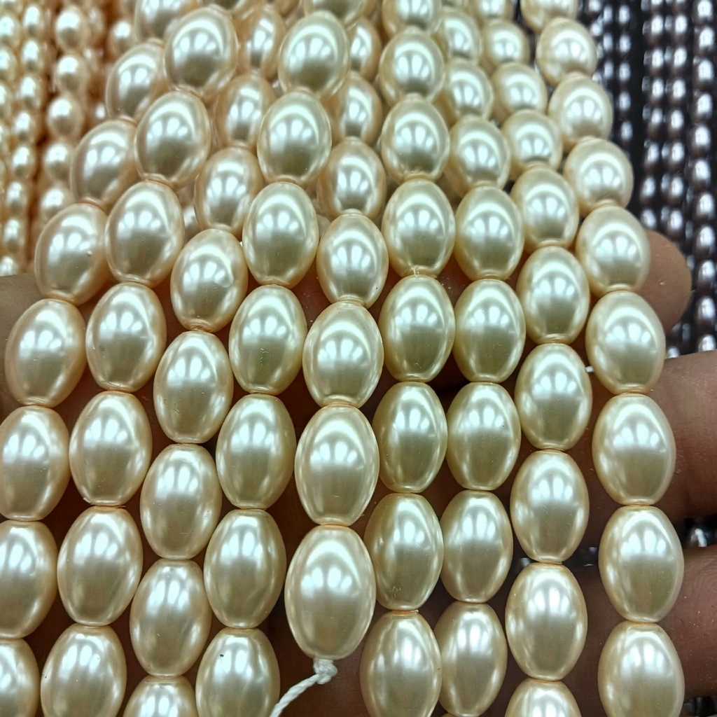 светло-желтый