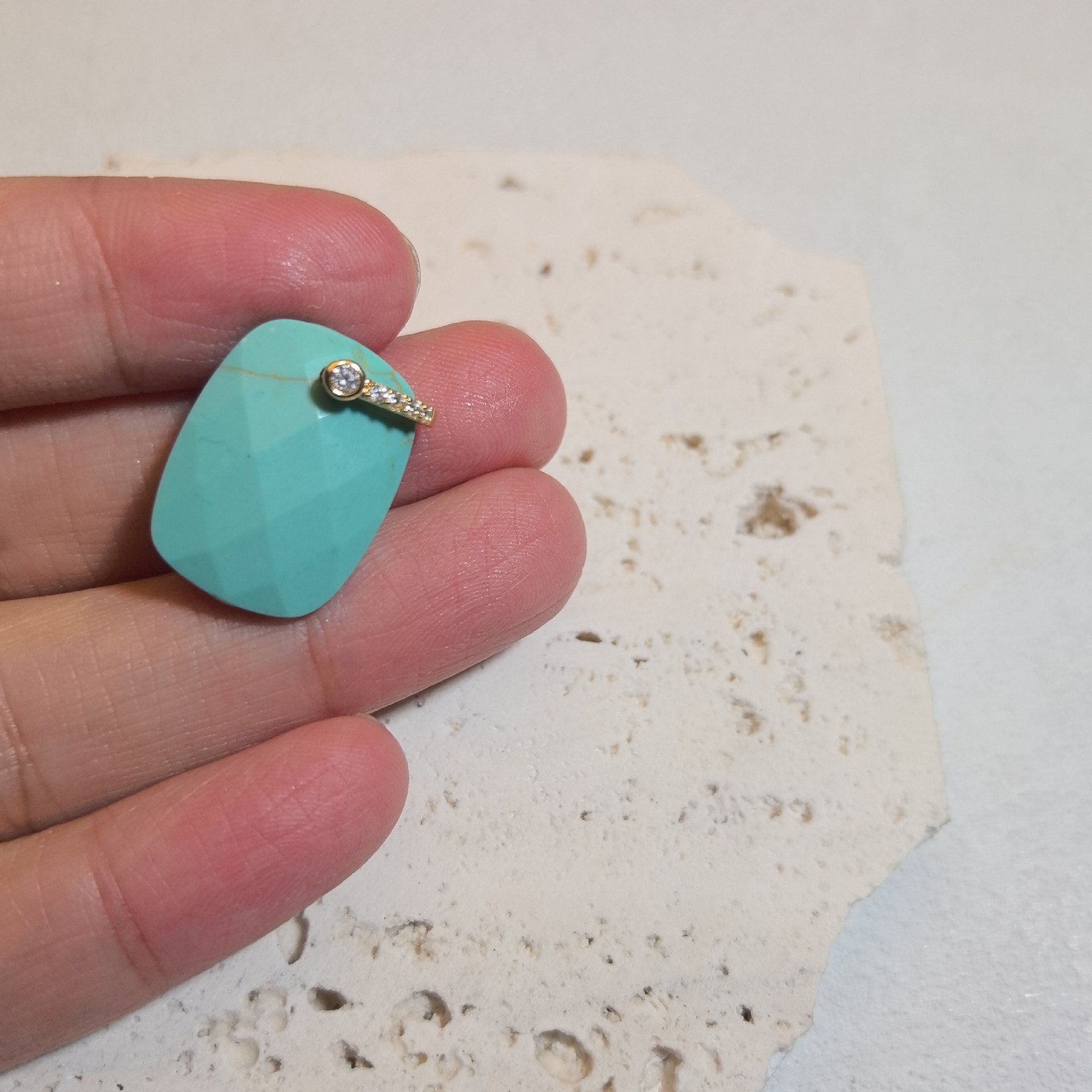 natürlicher türkis blau