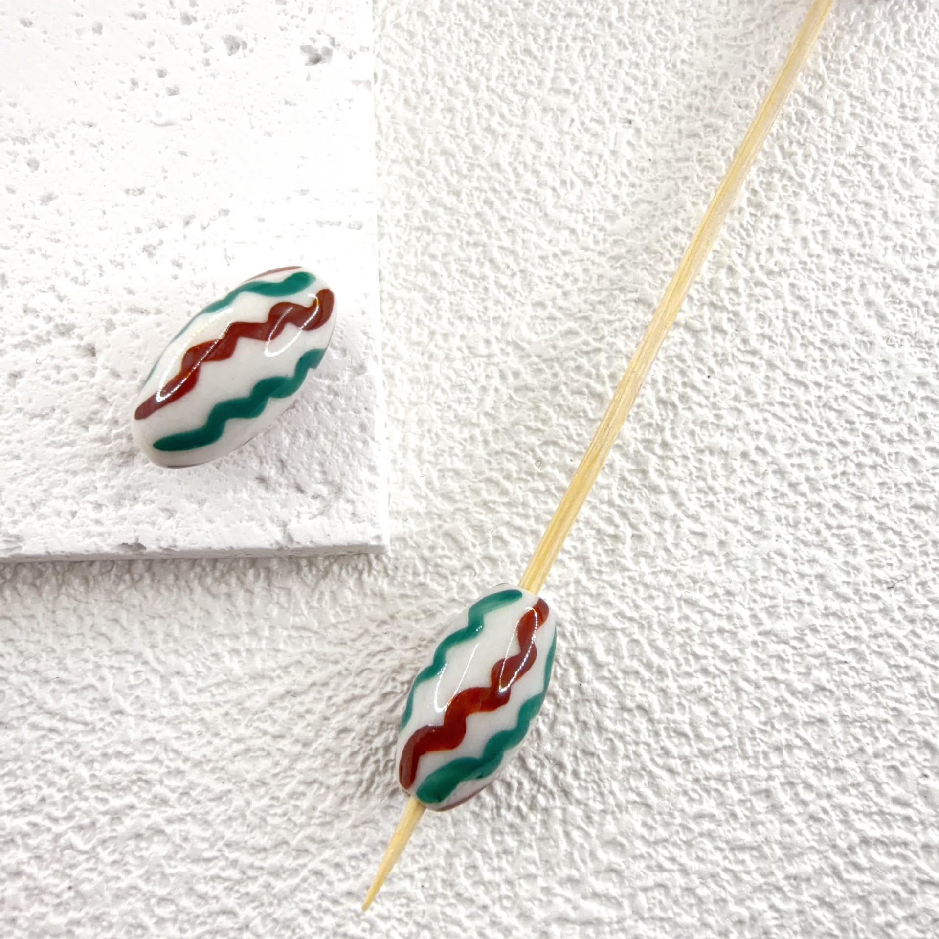 (olive shape) 1 long bead 8.5x10mm