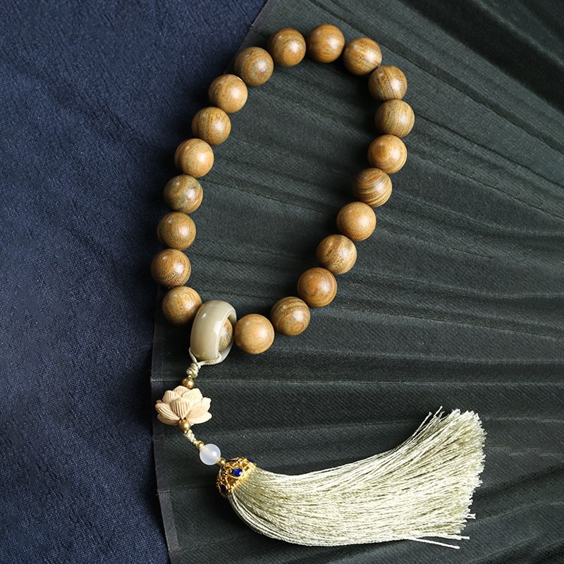 Green sandalwood handheld 12mm with running ring tassel bodhi seed