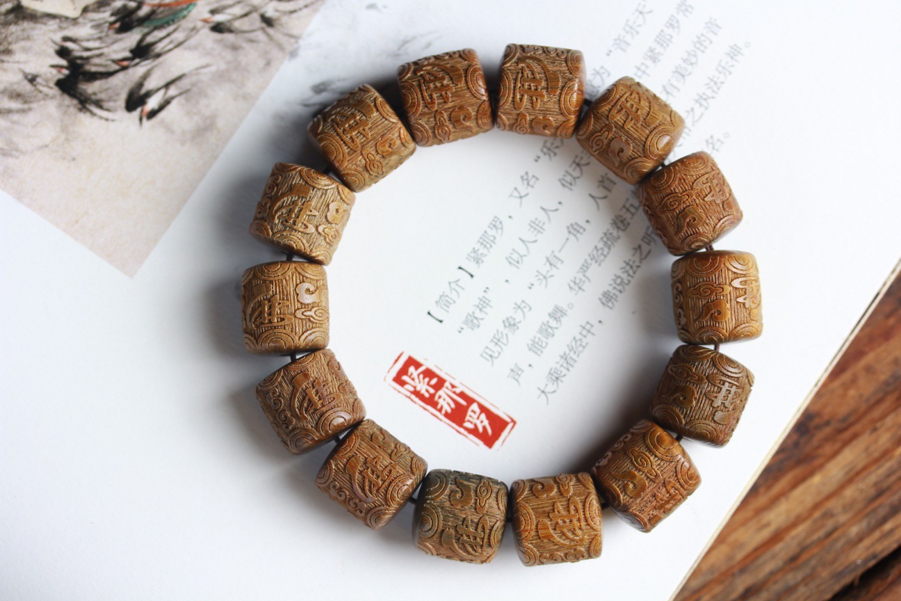 Green sandalwood bucket beads 15mm carved buddha in the heart