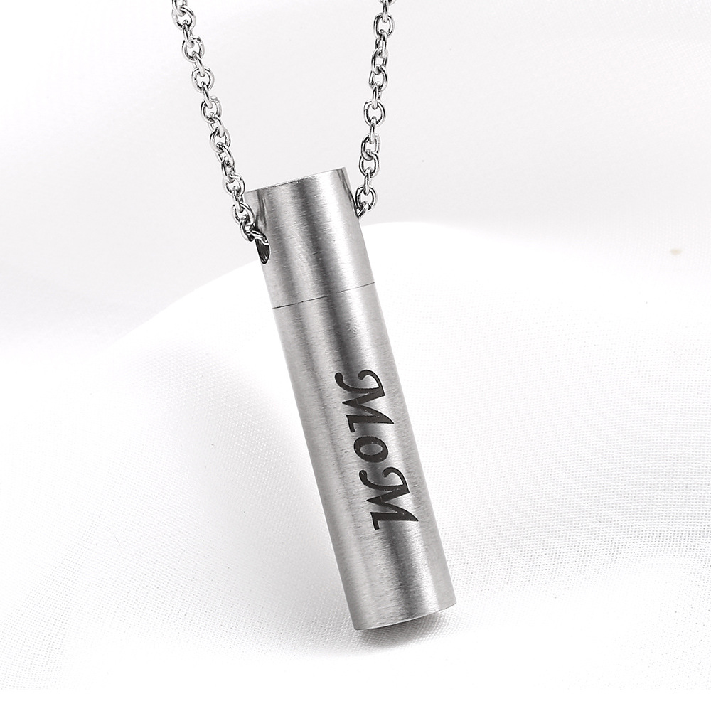 MOM pendant without chain