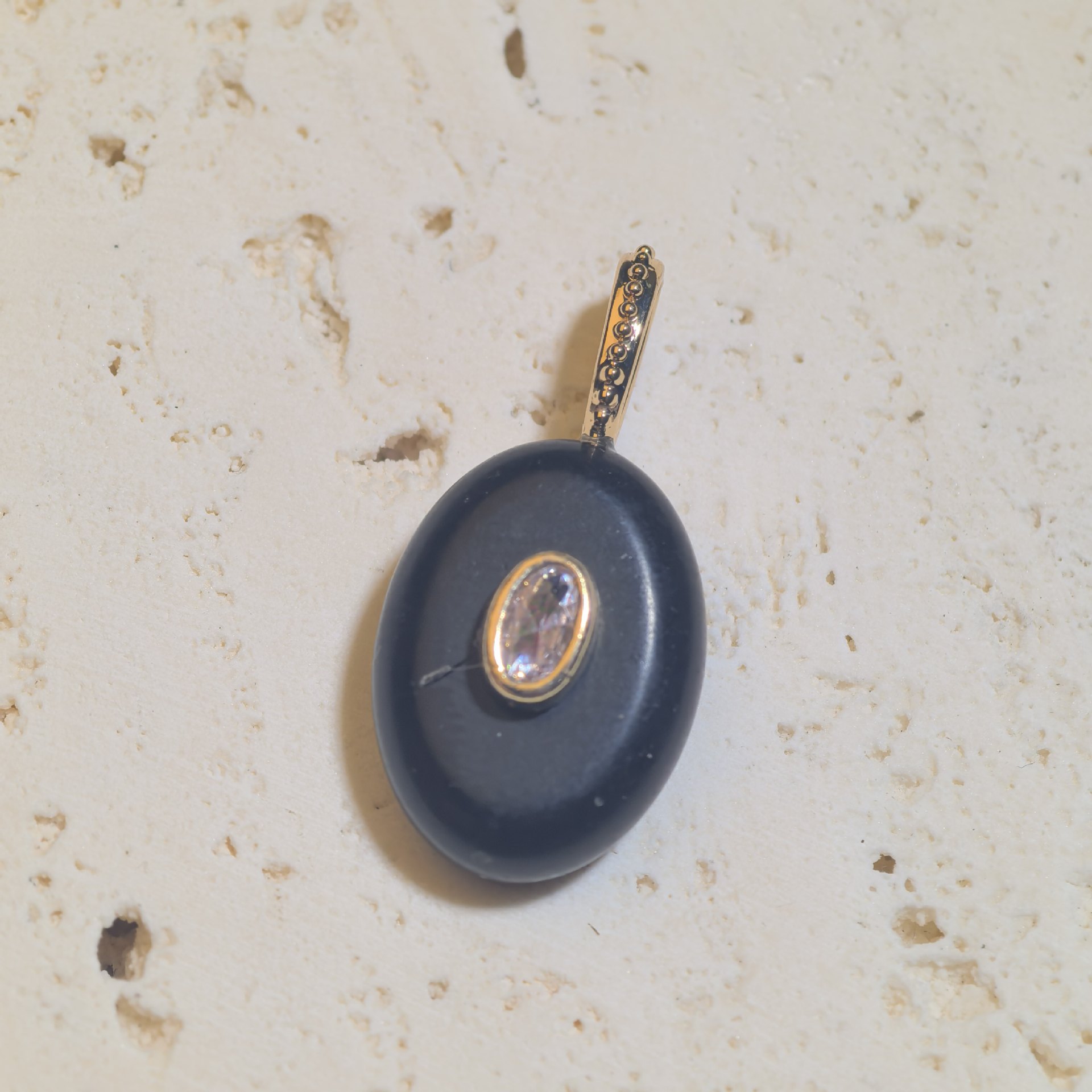 Oval obsidian
