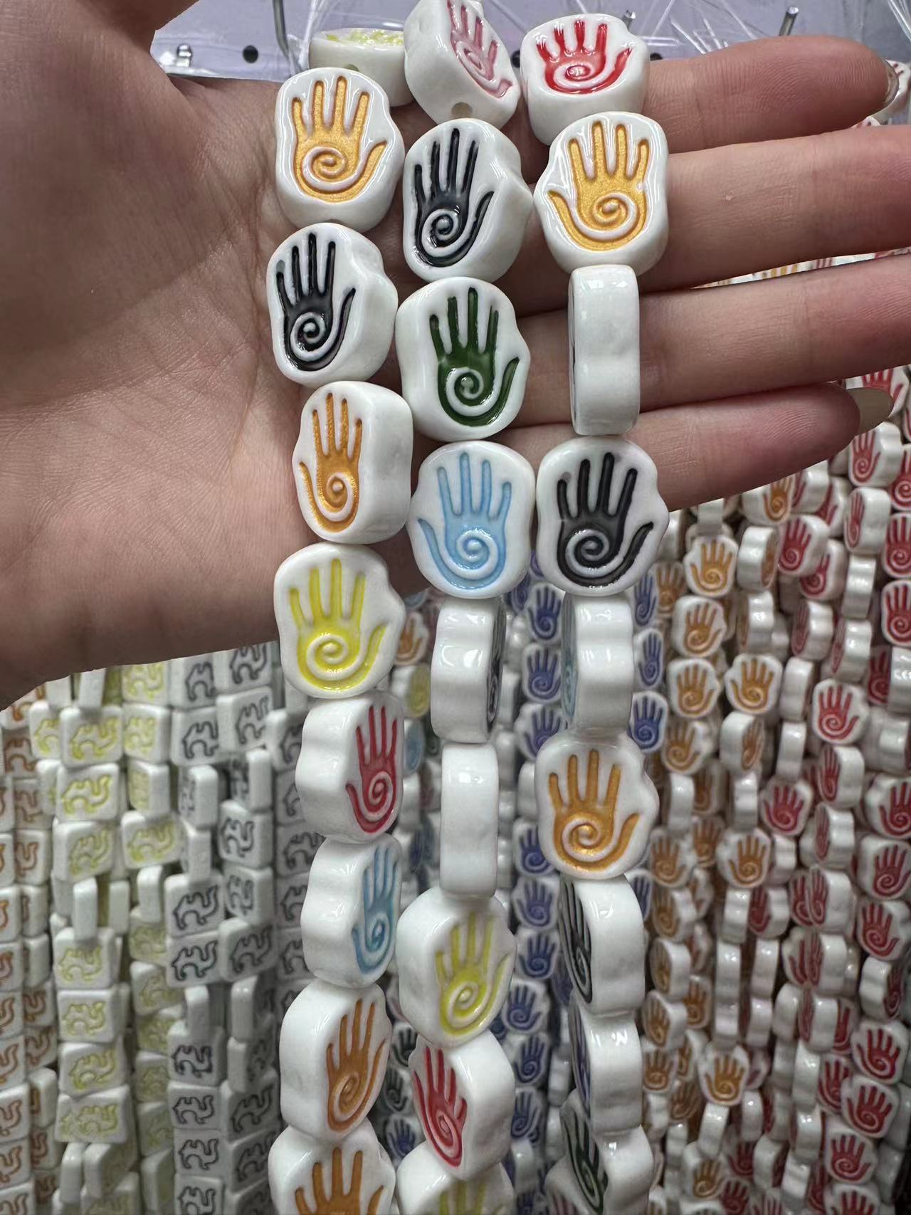 Randomly mixed color palms