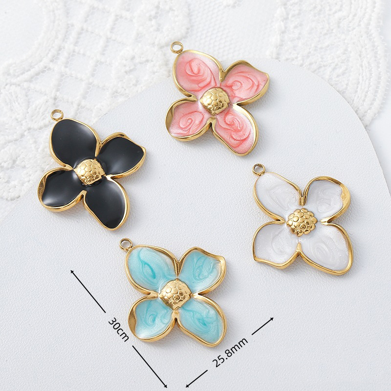 Four-leaf flower (black)