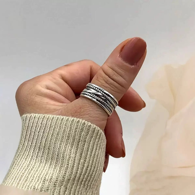 Hollow ring