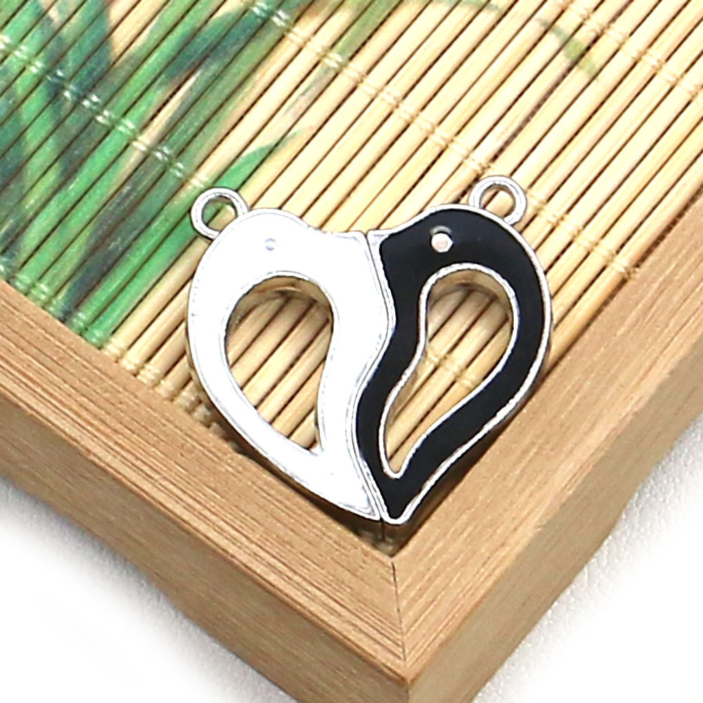 002 black and white heart shape 28mm, 11g