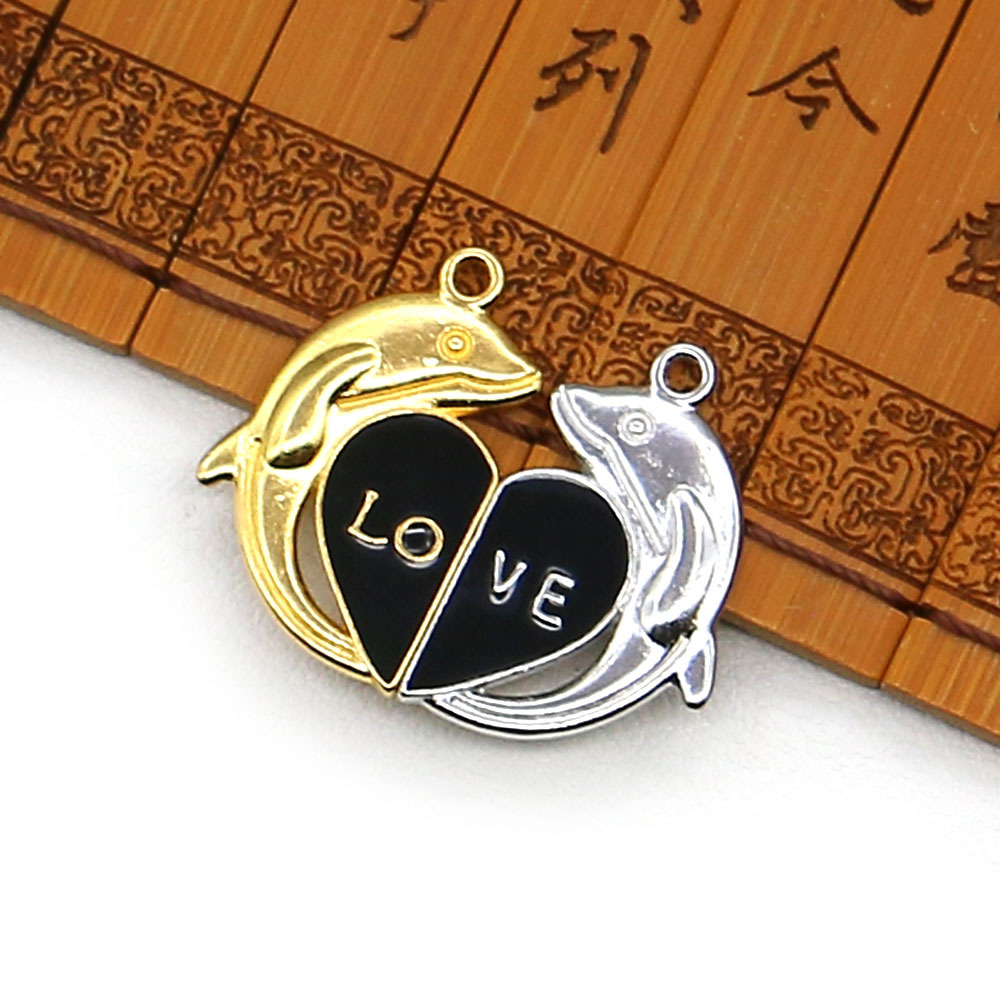 012 gold and silver whale shape 26x32mm, 5g