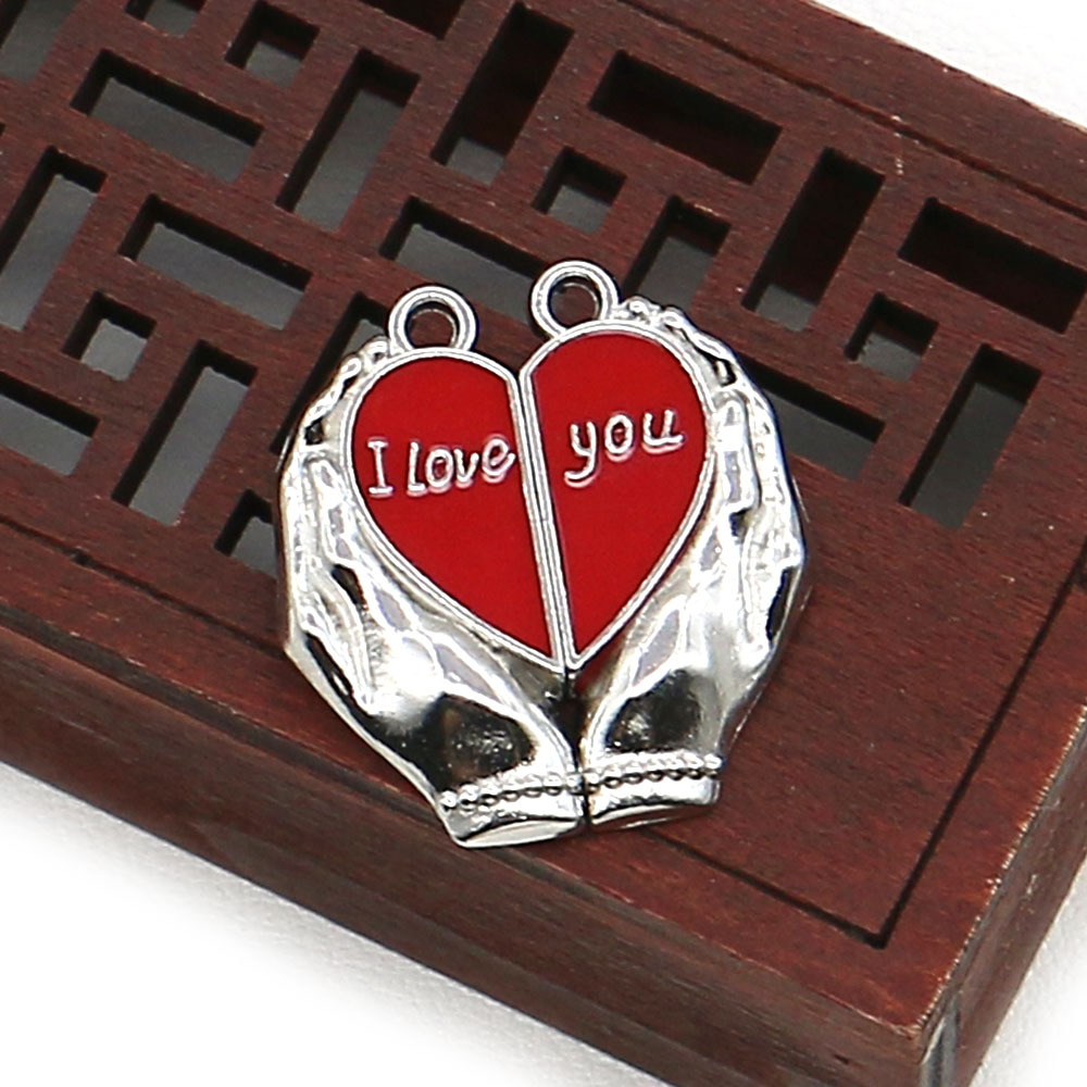 015 silver hand holding red heart 25x27mm, 6g