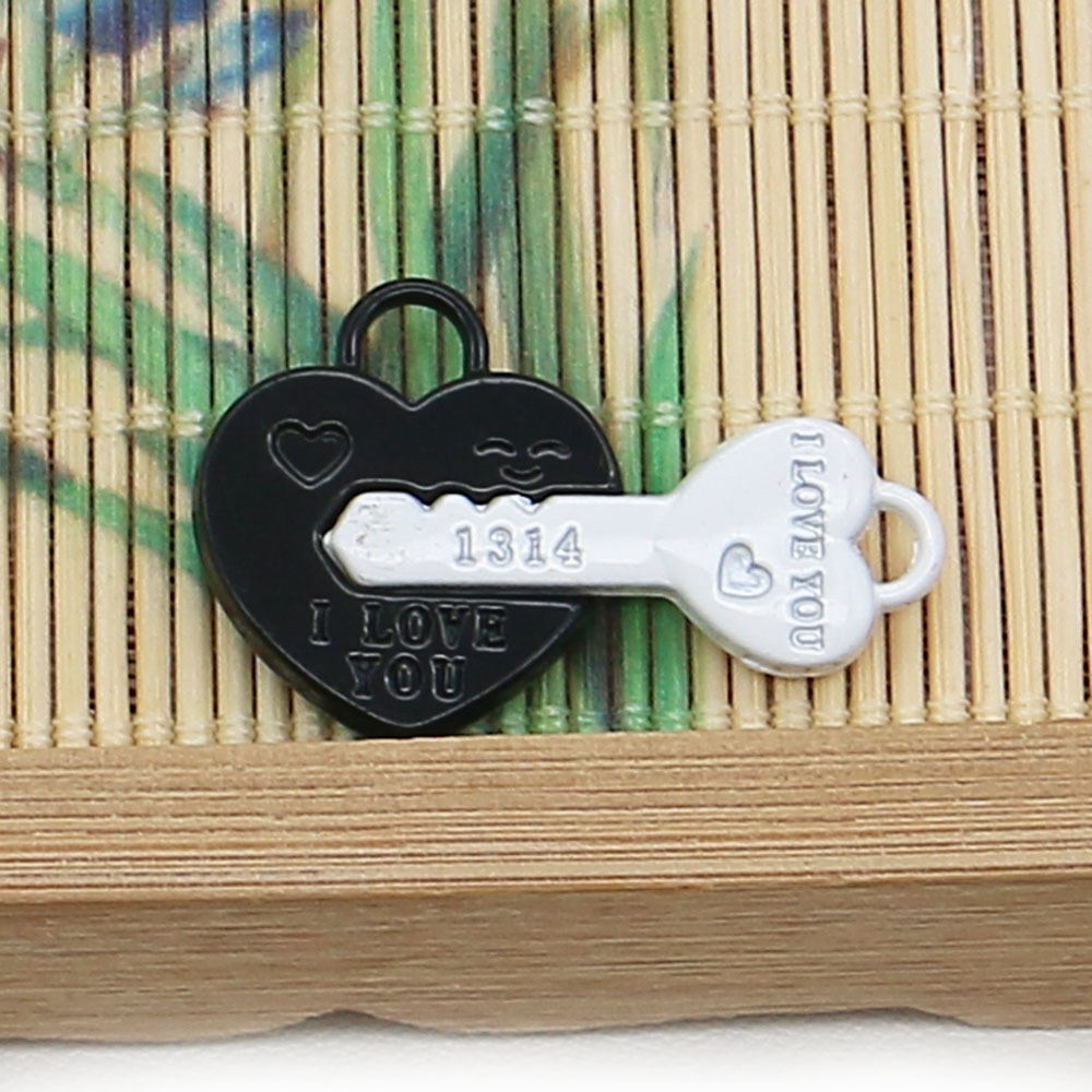 019 white key 23x34mm, 8g