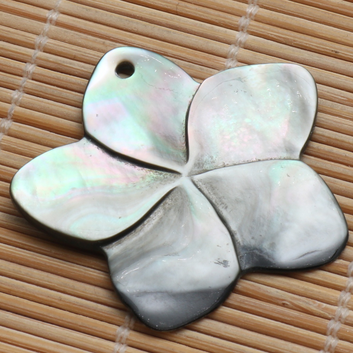 Silver gray medium flower 28.4*26mm