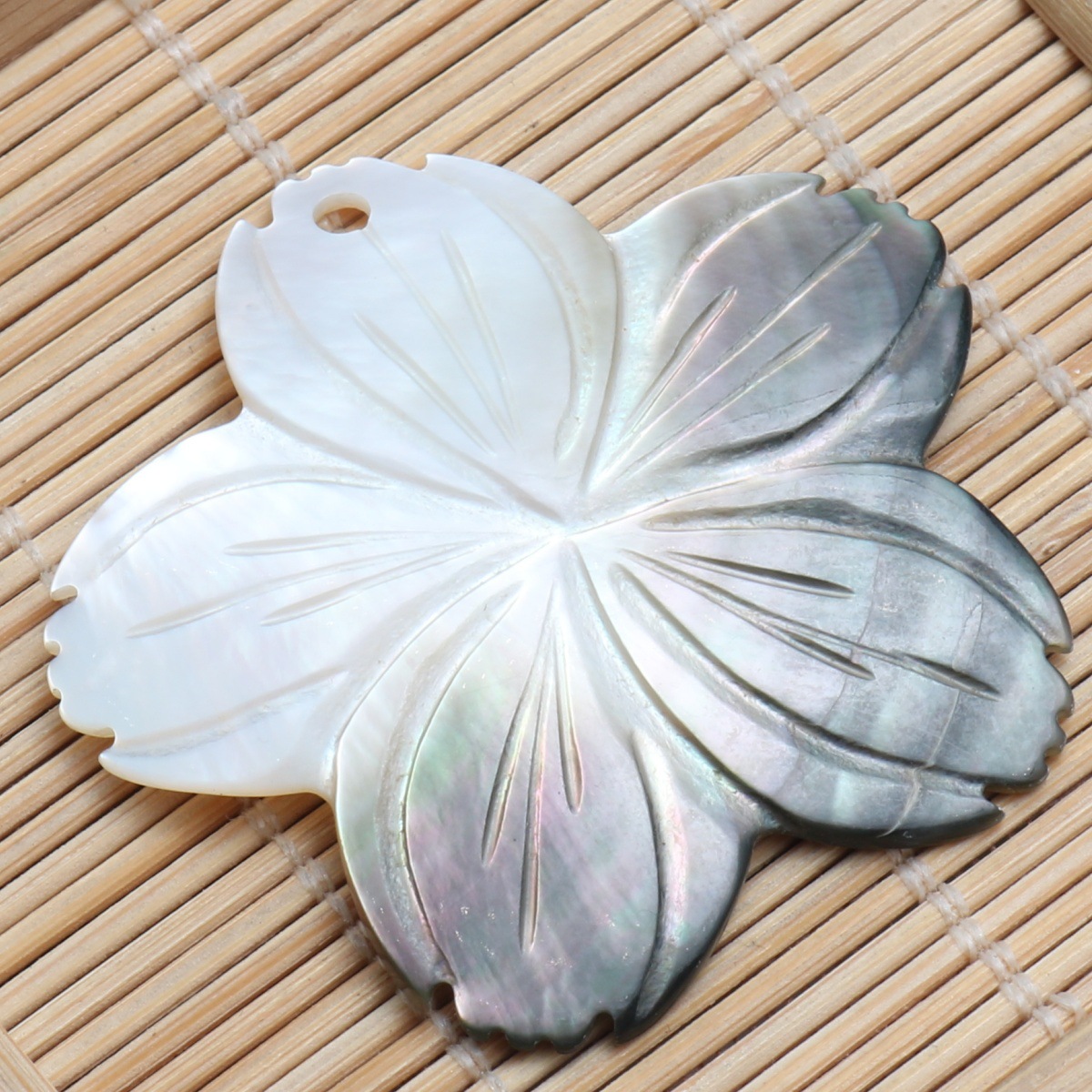 Silver gray flower 37mm