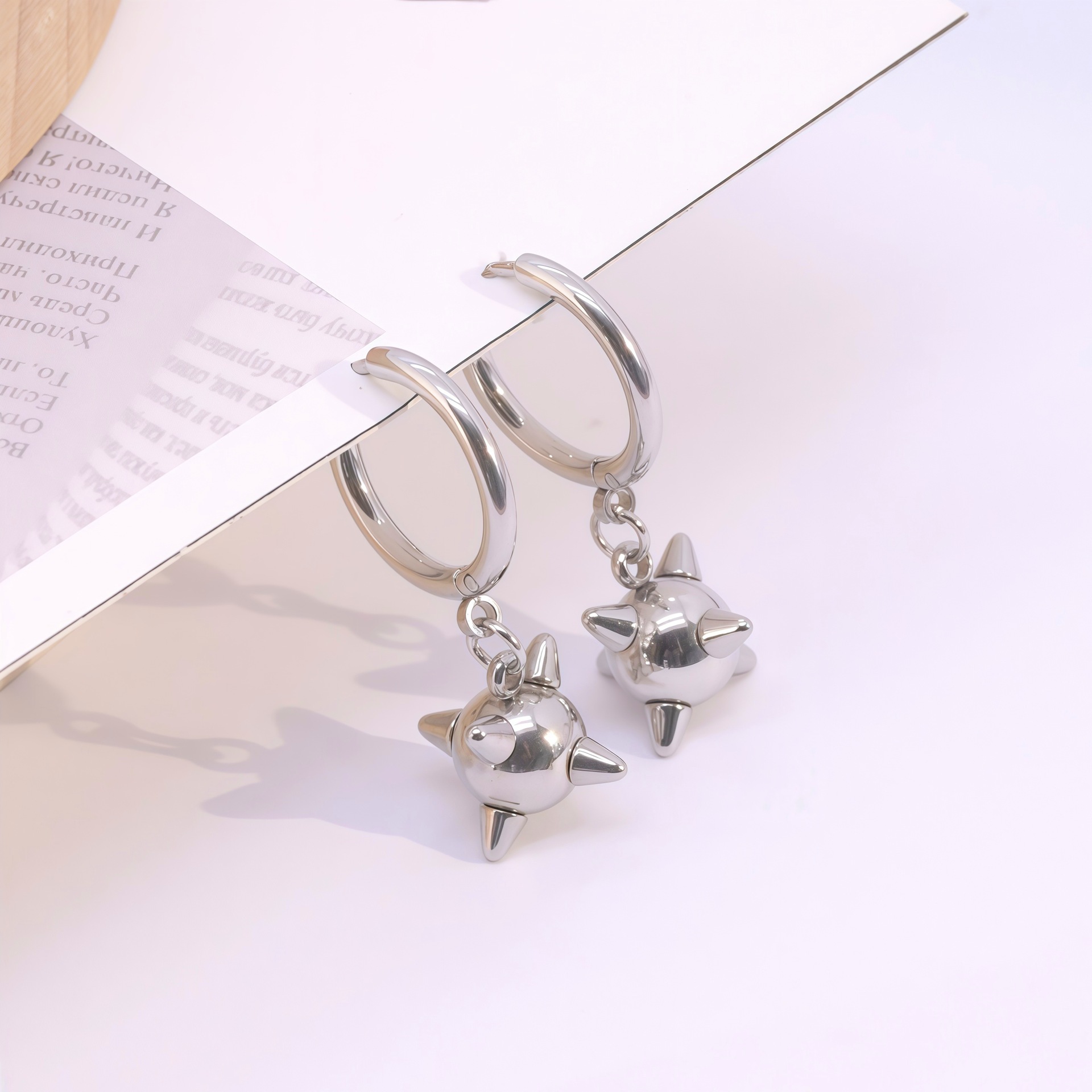 Ear buckle style
