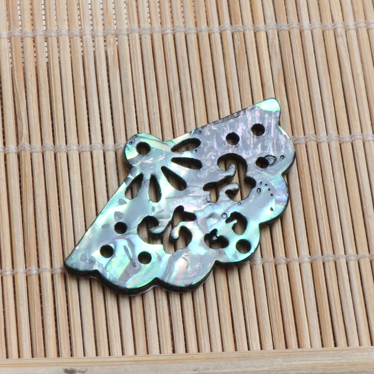 Color fan-shaped 37*22*1.5mm