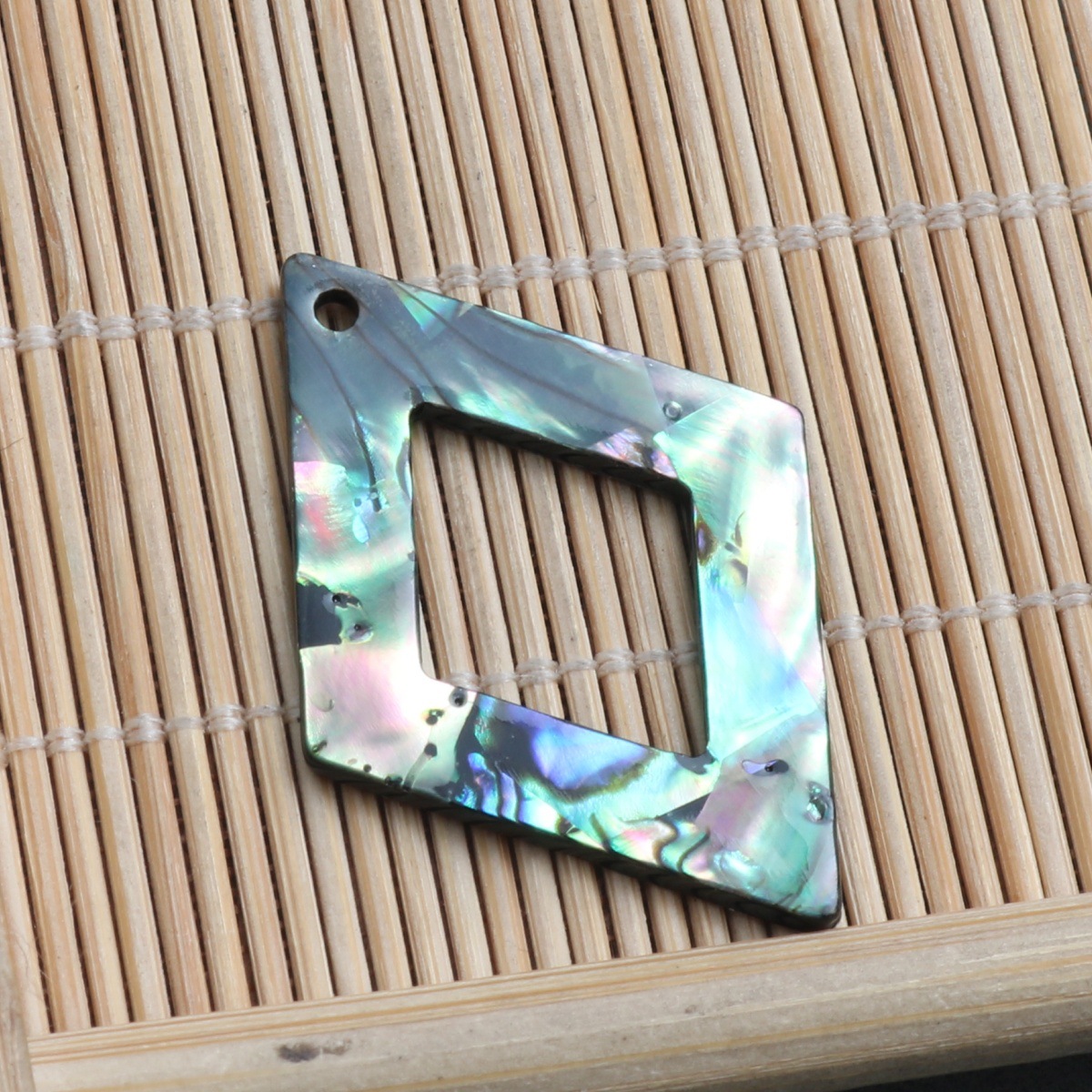 Color rhombus 25*35*1.5mm