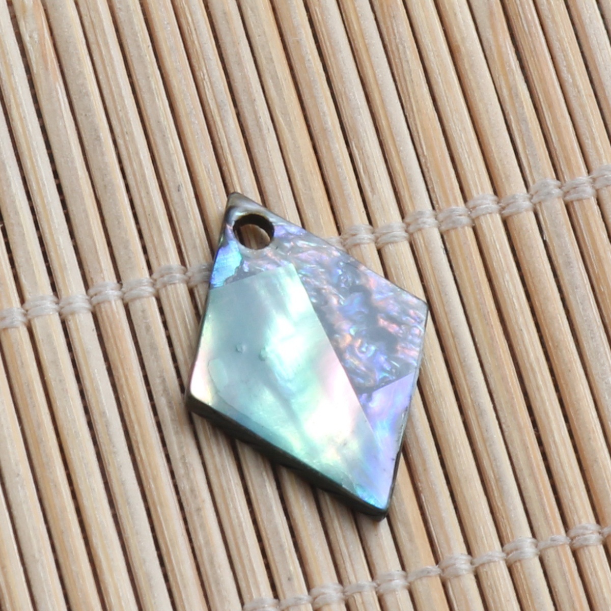 Color rhombus 12.4*17.5*1.5mm