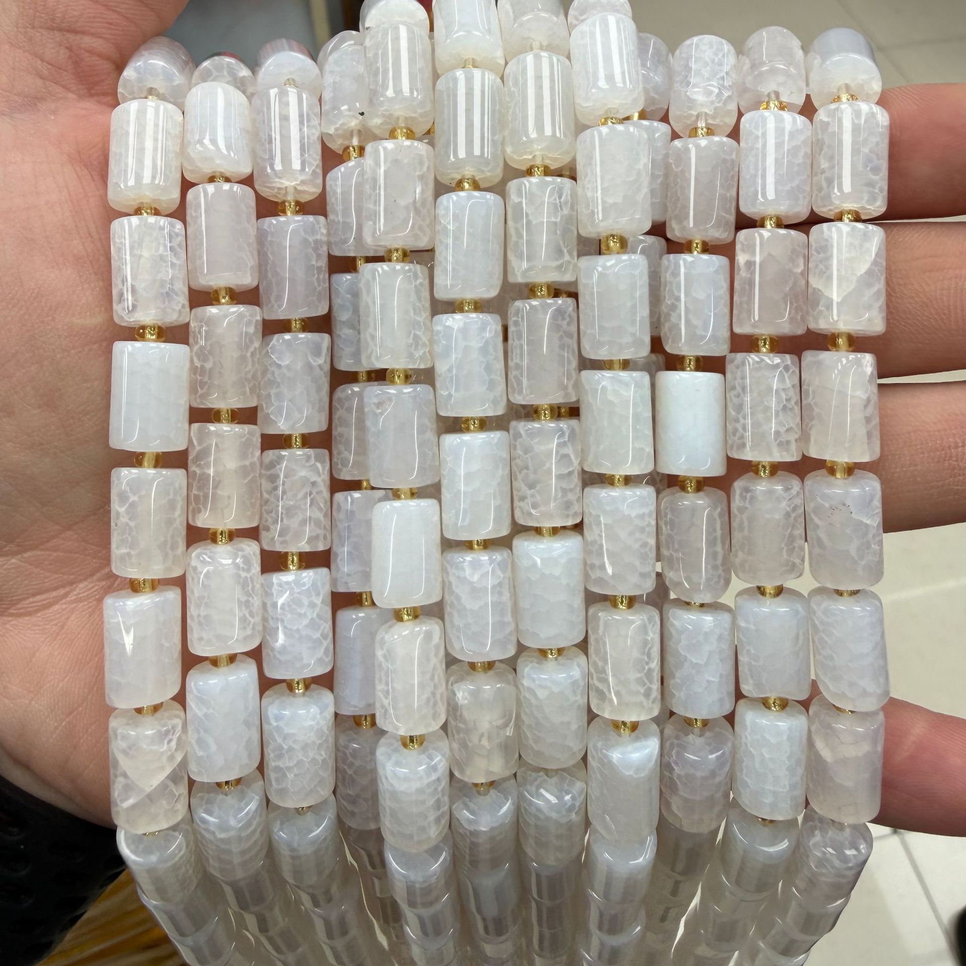 White crack agate